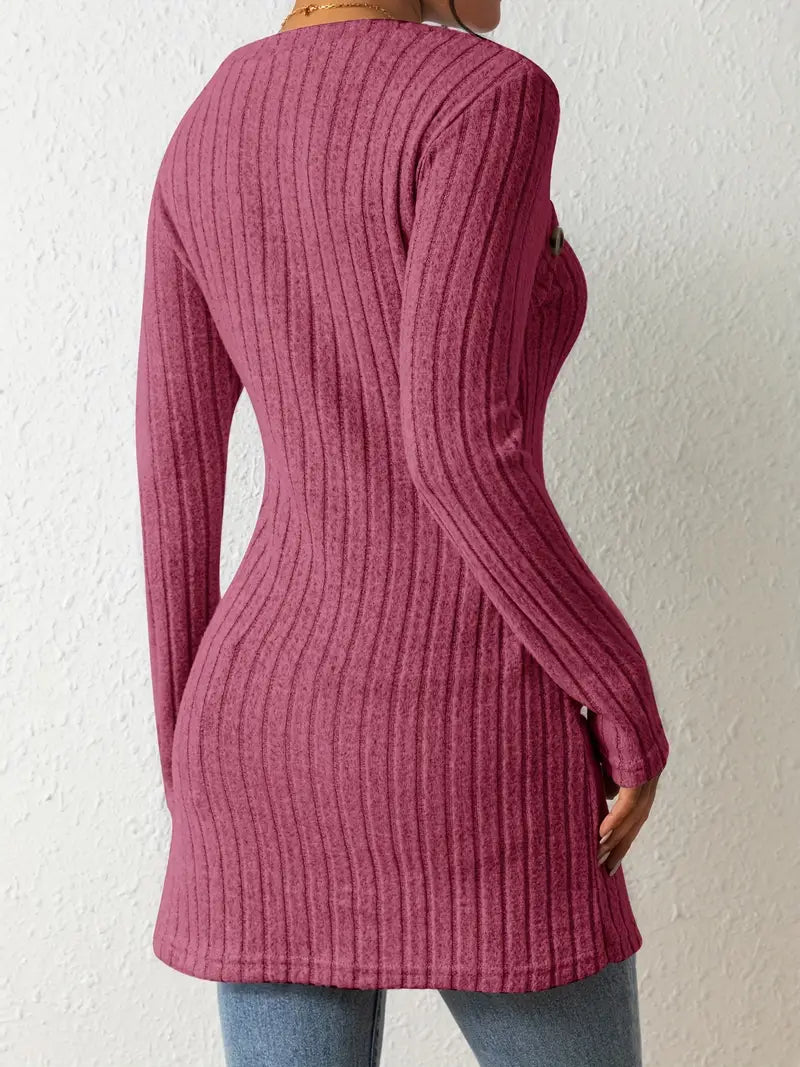 Julia | Asymmetrisches Top für Damen mit Knöpfen und Rippenstruktur