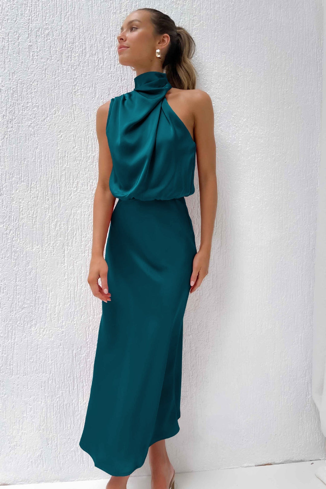 Carlina | Langes Maxikleid für Damen mit Halterneck und Neckholder-Ausschnitt