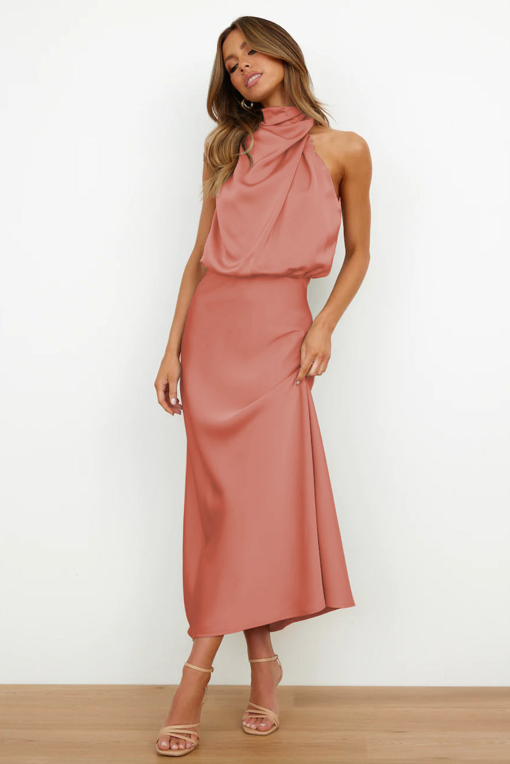 Carlina | Langes Maxikleid für Damen mit Halterneck und Neckholder-Ausschnitt