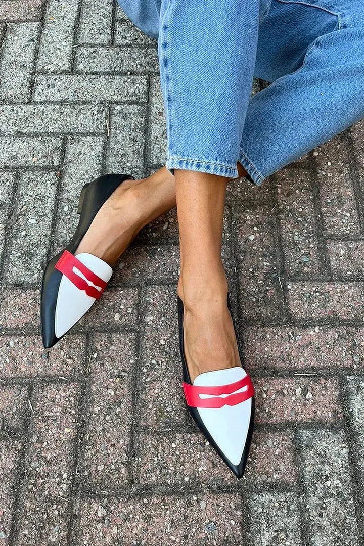 Zweifarbige Slippers für Damen mit flachem Absatz