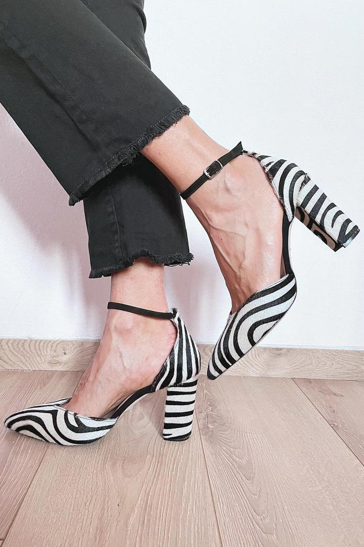 Zebra-Print Pumps für Damen mit Knöchelriemen und mittelhohem Absatz