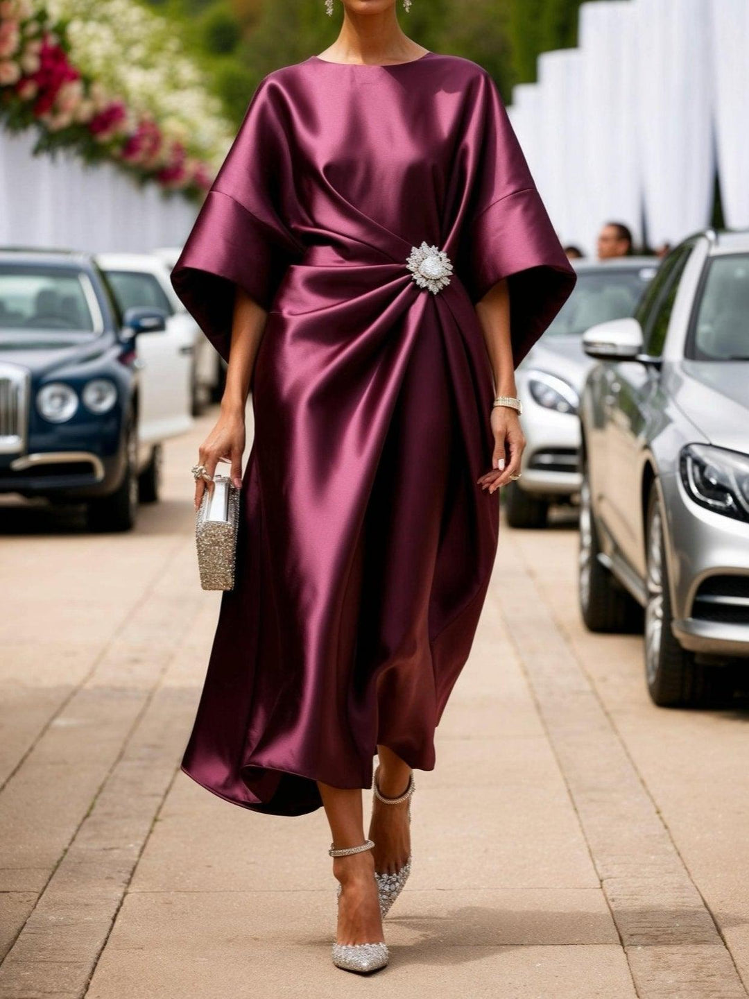 Schickes schimmerndes Maxikleid für Damen mit Rundhalsausschnitt und 3/4-Ärmeln