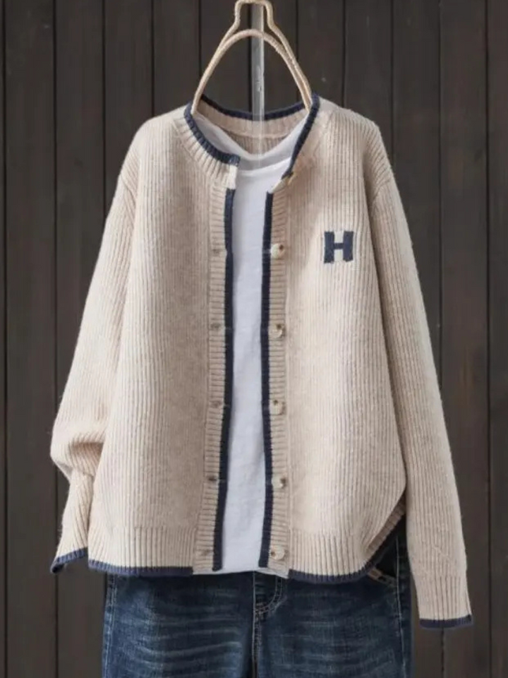 Die Helene | Klassischer Cardigan für Damen mit Rundhalsausschnitt