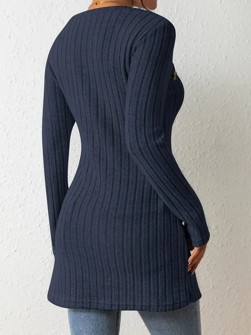 Julia | Asymmetrisches Top für Damen mit Knöpfen und Rippenstruktur