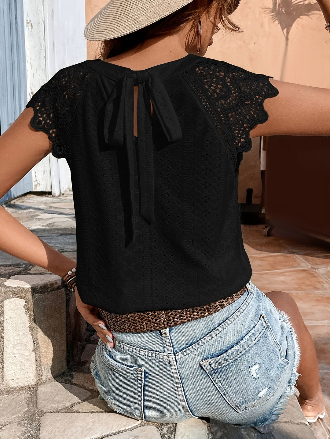 Keshia | Elegante Bluse für Damen mit Ösen und Bindeband