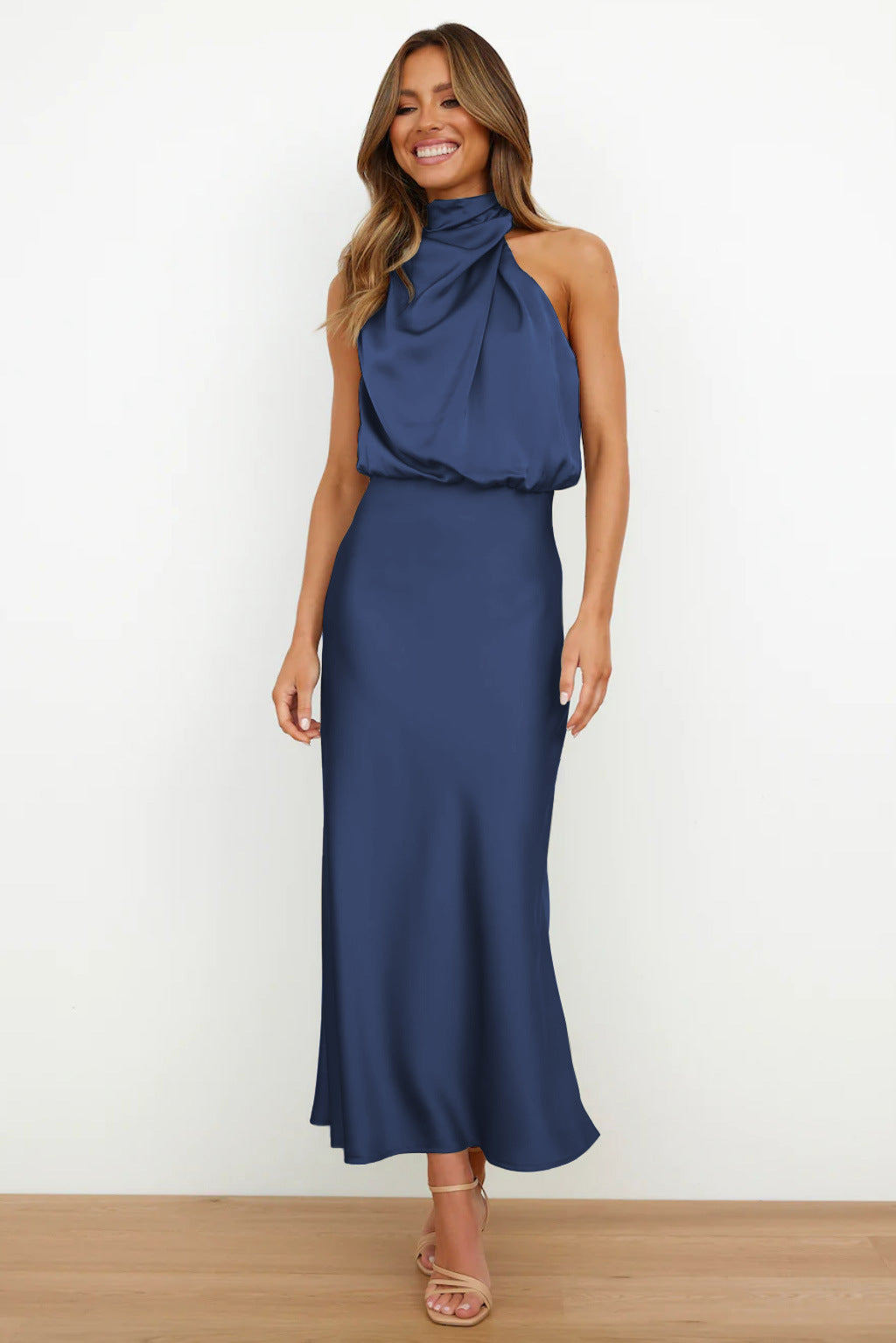 Carlina | Langes Maxikleid für Damen mit Halterneck und Neckholder-Ausschnitt