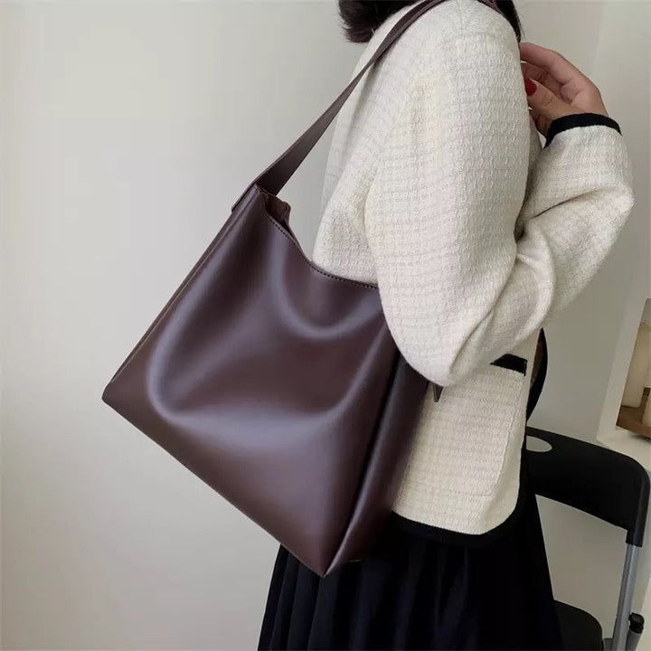 Asløg | Minimalistische Schultertasche im modernen Schnitt für Damen