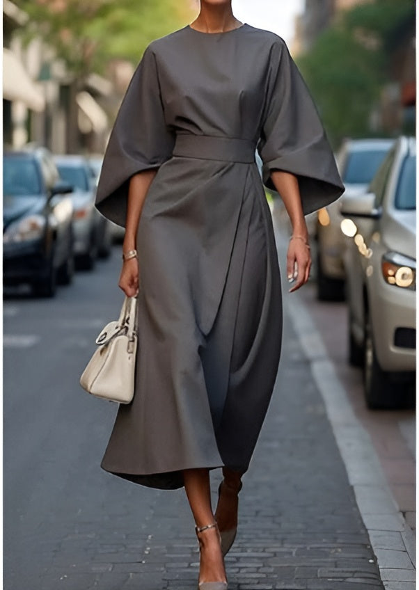 Lissey | Minimalistisches Gürtel-Luxuskleid für Damen mit Rundhalsausschnitt