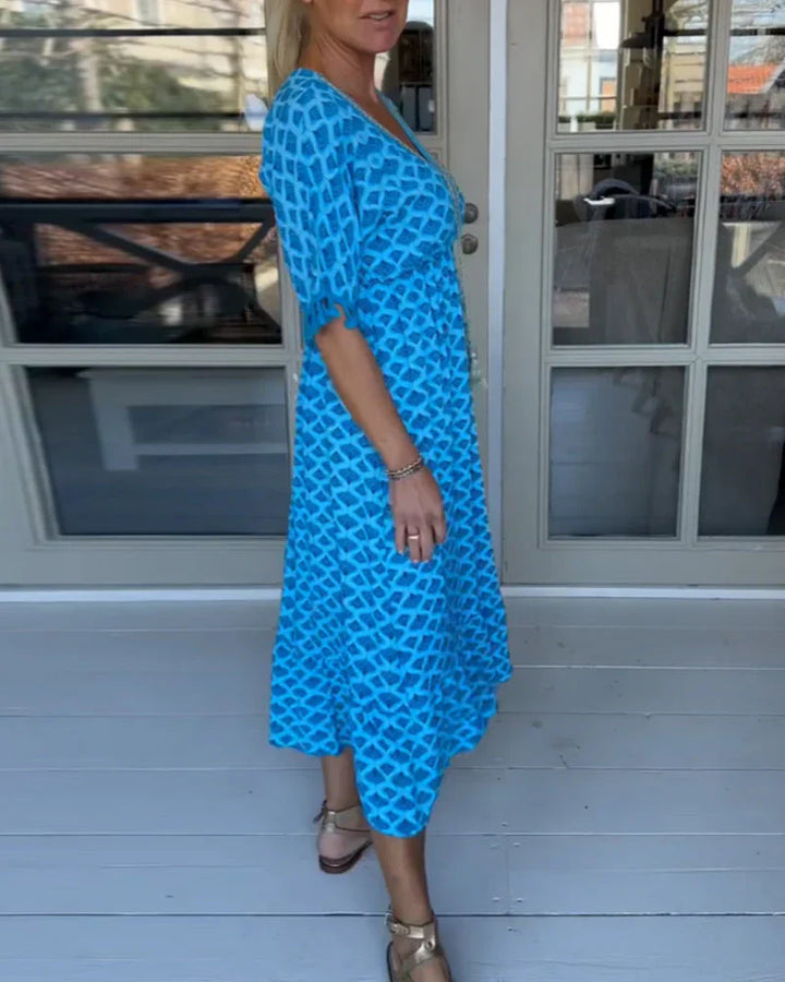 Tina | Bedrucktes Freizeitkleid für Damen mit V-Ausschnitt und kurzen Ärmeln