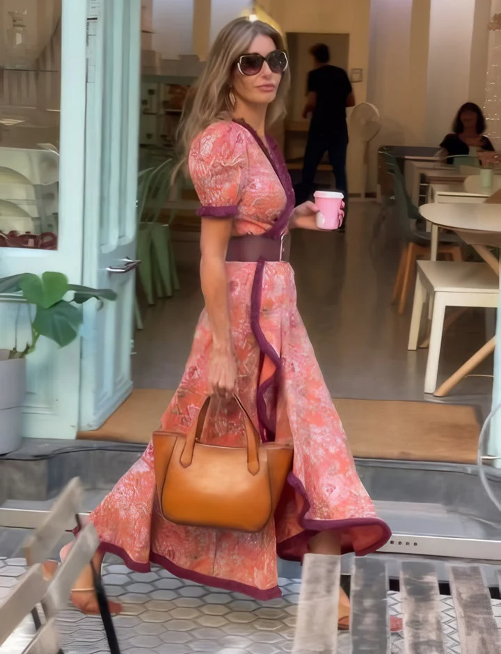 Hailey | Elegantes Pink Kurzarm-Maxikleid für Damen mit Blumenmuster