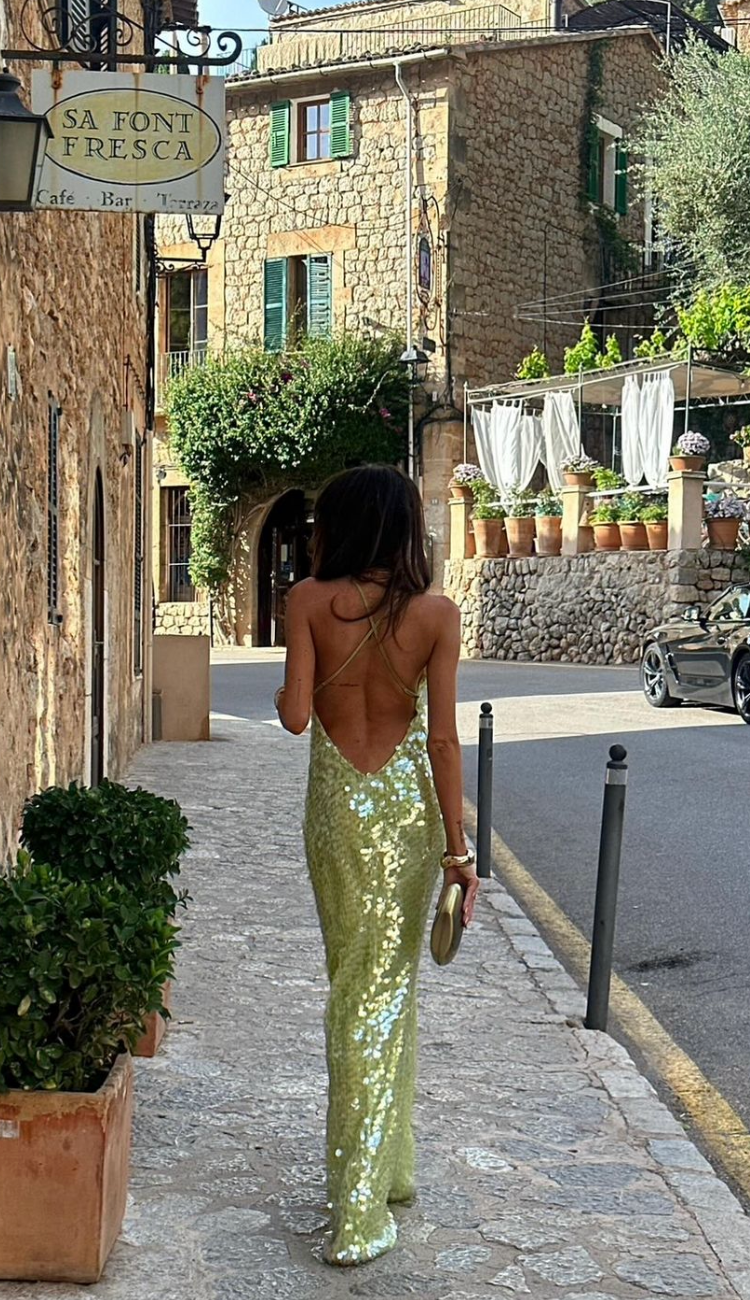 Ayla | Glitzerndes Partykleid für Damen mit quadratischem Kragen und Rückenausschnitt
