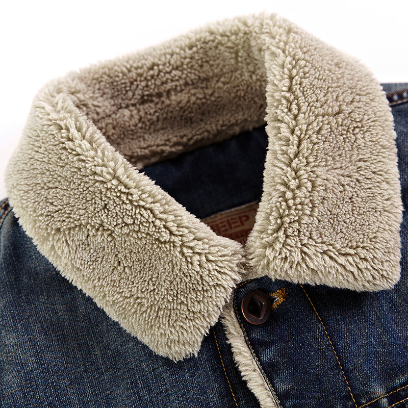 Herrenjacke mit Seitentaschen und Knöpfen