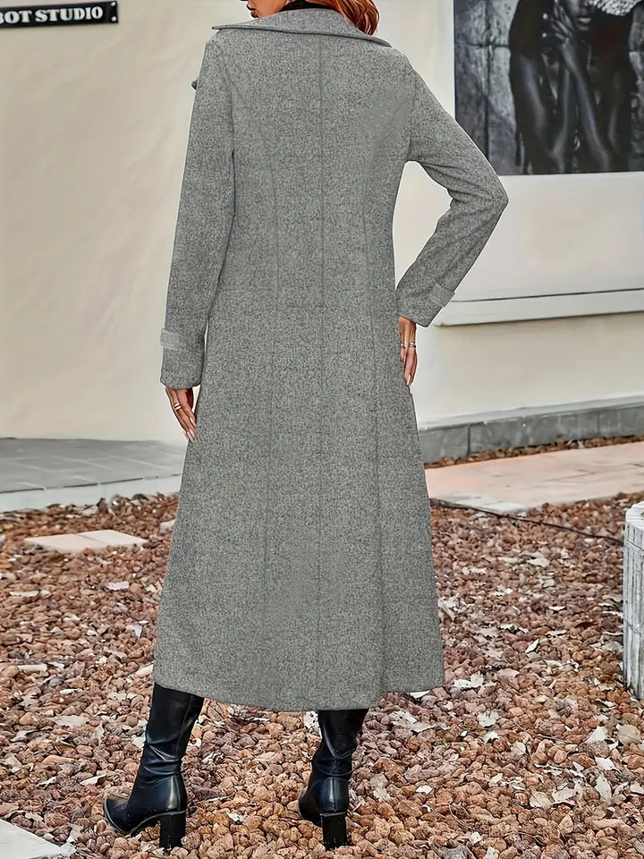 Klara | Zweireihiger Mantel für Damen mit Reverskragen und langen Ärmeln