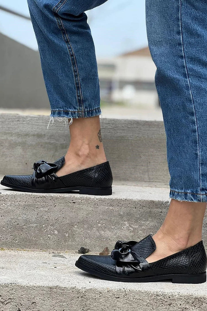Schwarze Loafers für Damen mit Glänzendem Bow
