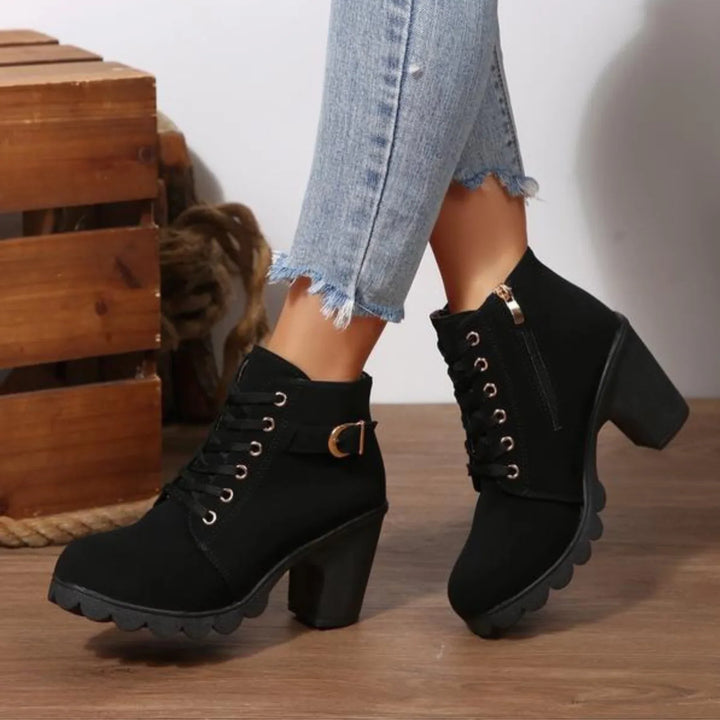 Mina | Schicke Schnürstiefeletten für Damen mit Metallschnalle