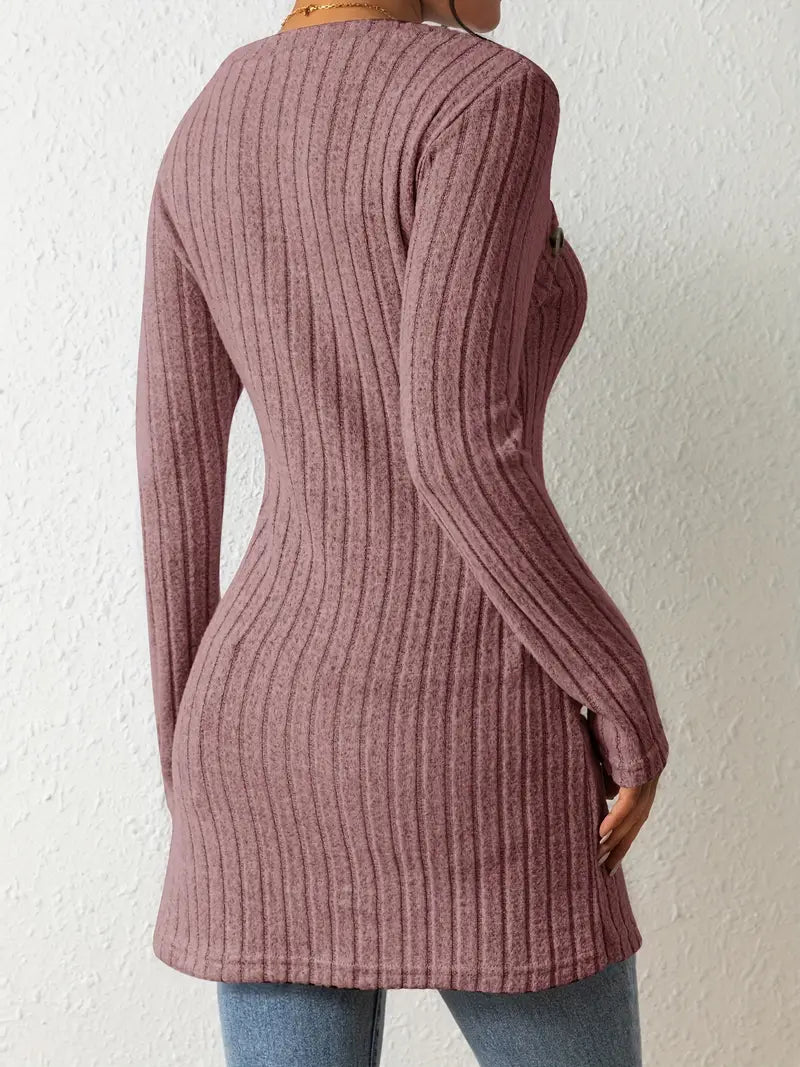 Julia | Asymmetrisches Top für Damen mit Knöpfen und Rippenstruktur