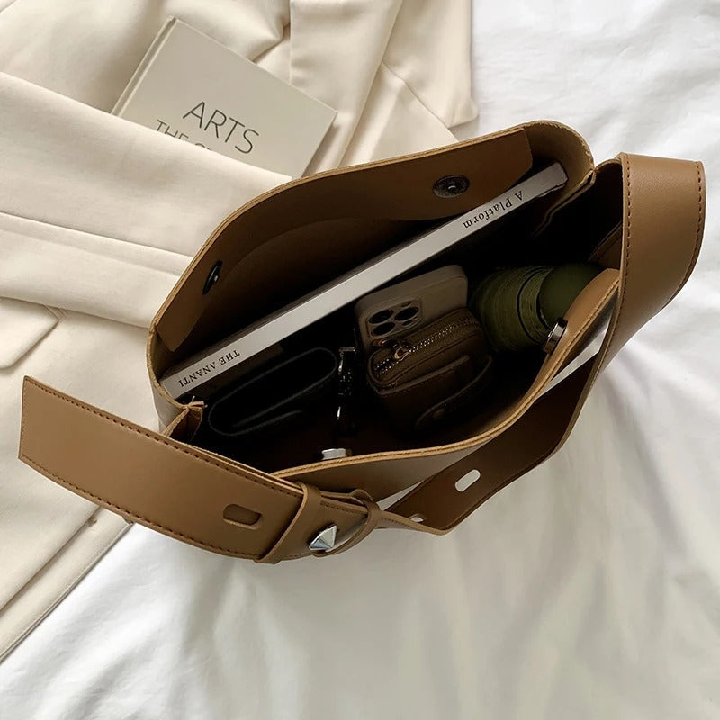Asløg | Minimalistische Schultertasche im modernen Schnitt für Damen