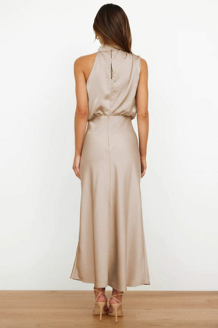 Carlina | Langes Maxikleid für Damen mit Halterneck und Neckholder-Ausschnitt