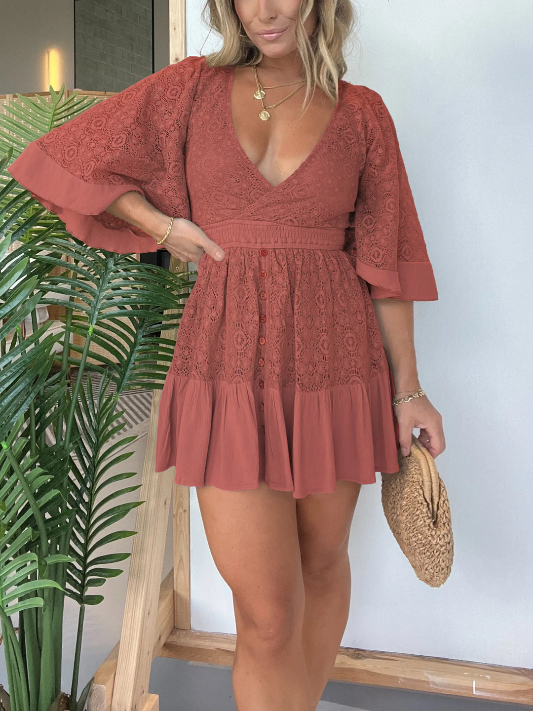 Pink Laura | Crochet-Overall-Kleid für Damen mit Blumenmuster und V-Ausschnitt