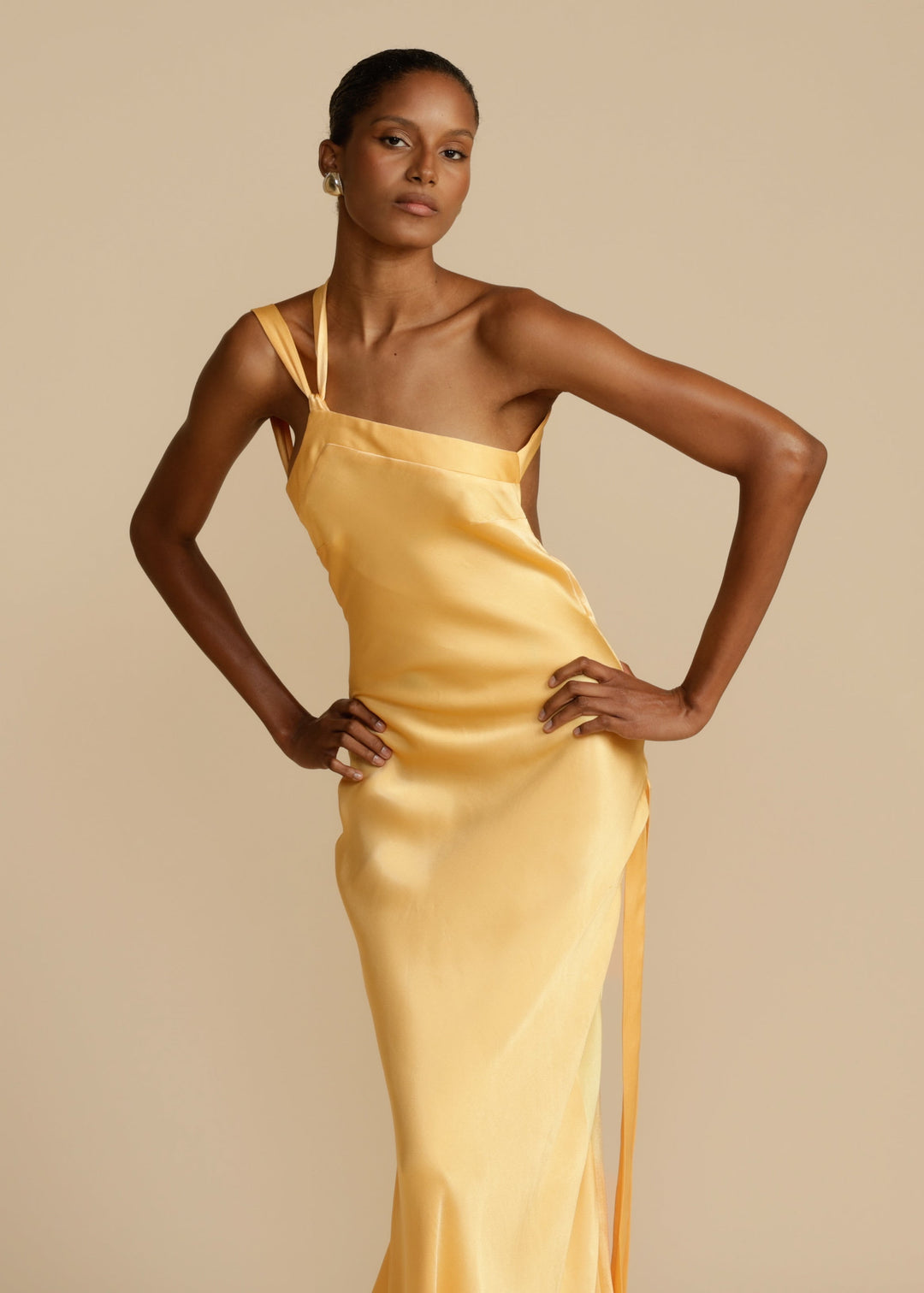 Selena | Maxikleid für Damen mit V-Ausschnitt und asymmetrischem Ausschnitt