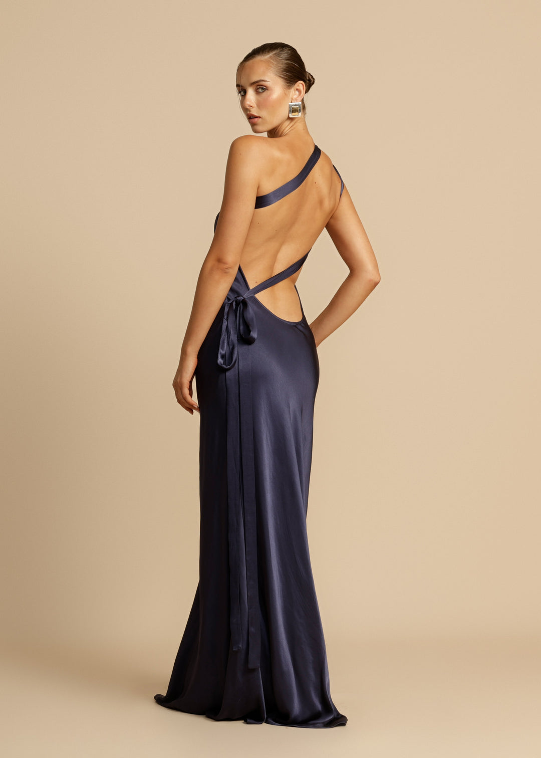 Selena | Maxikleid für Damen mit V-Ausschnitt und asymmetrischem Ausschnitt