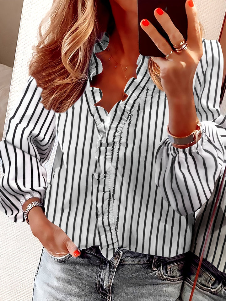 Aria | V-Ausschnitt-Shirt für Damen mit Rüschenbesatz und langen Ärmeln