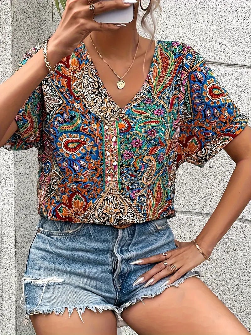 Livia | Lockeres Sommer-Paisley-Top für Damen mit V-Ausschnitt und kurzen Ärmeln