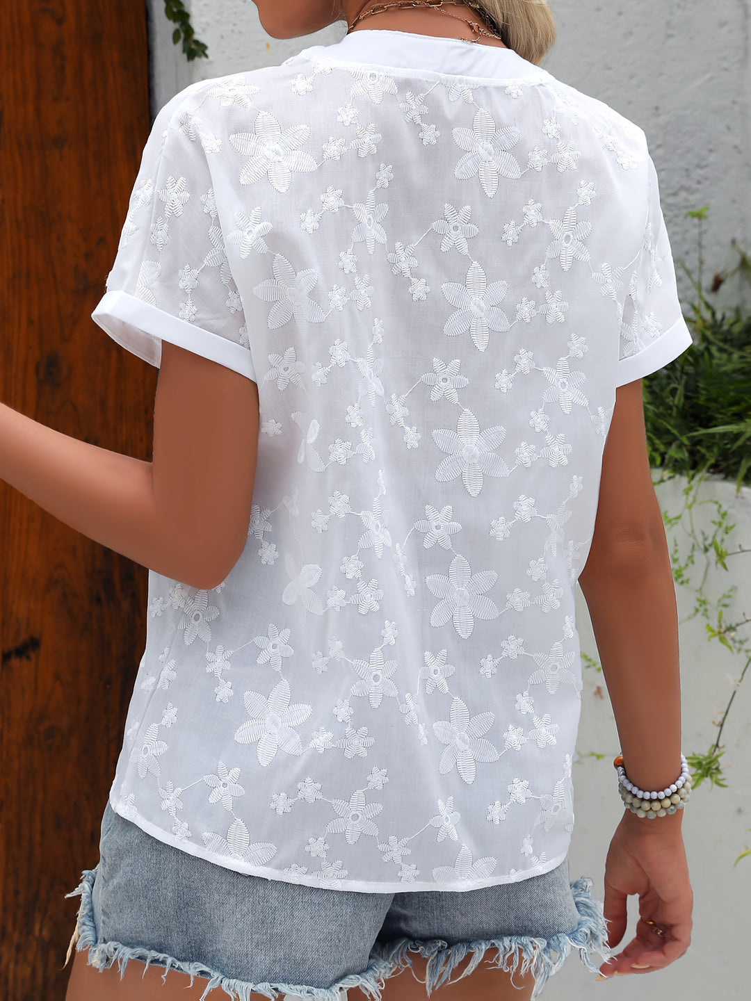 Dafne | Sommerblumen Lockere Bluse für Damen mit V-Ausschnitt und kurzen Ärmeln