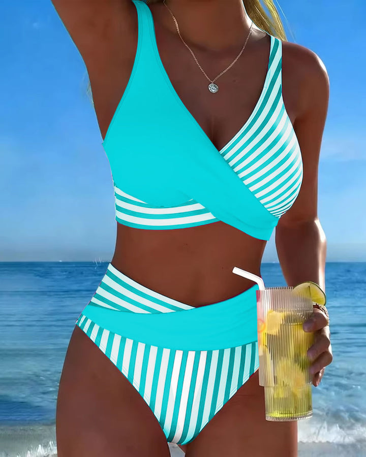 Giulia | Bikini mit V-Ausschnitt und gestreiftem Design