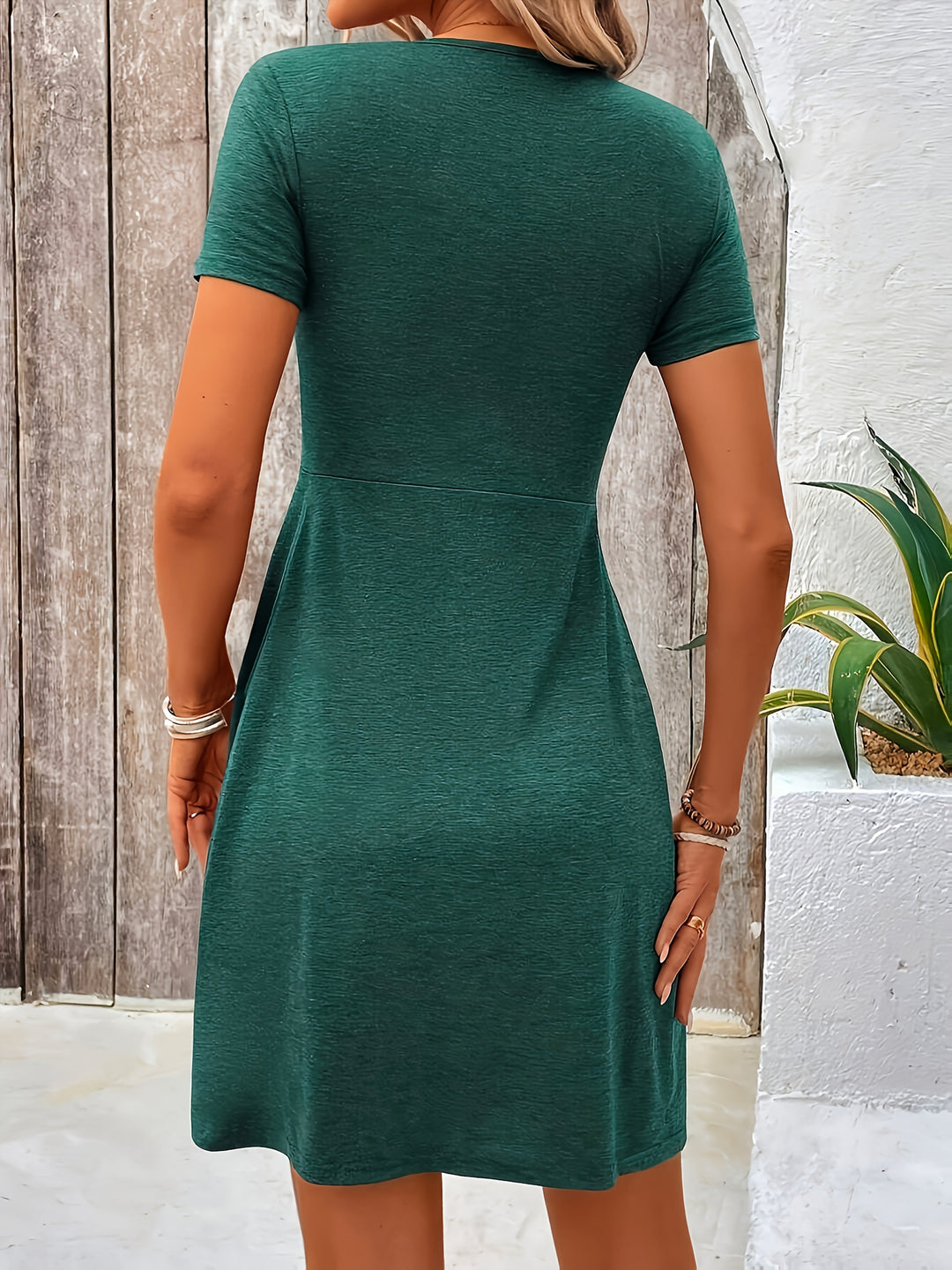 Feliz | Schickes Kleid für Damen mit gedrehtem V-Ausschnitt