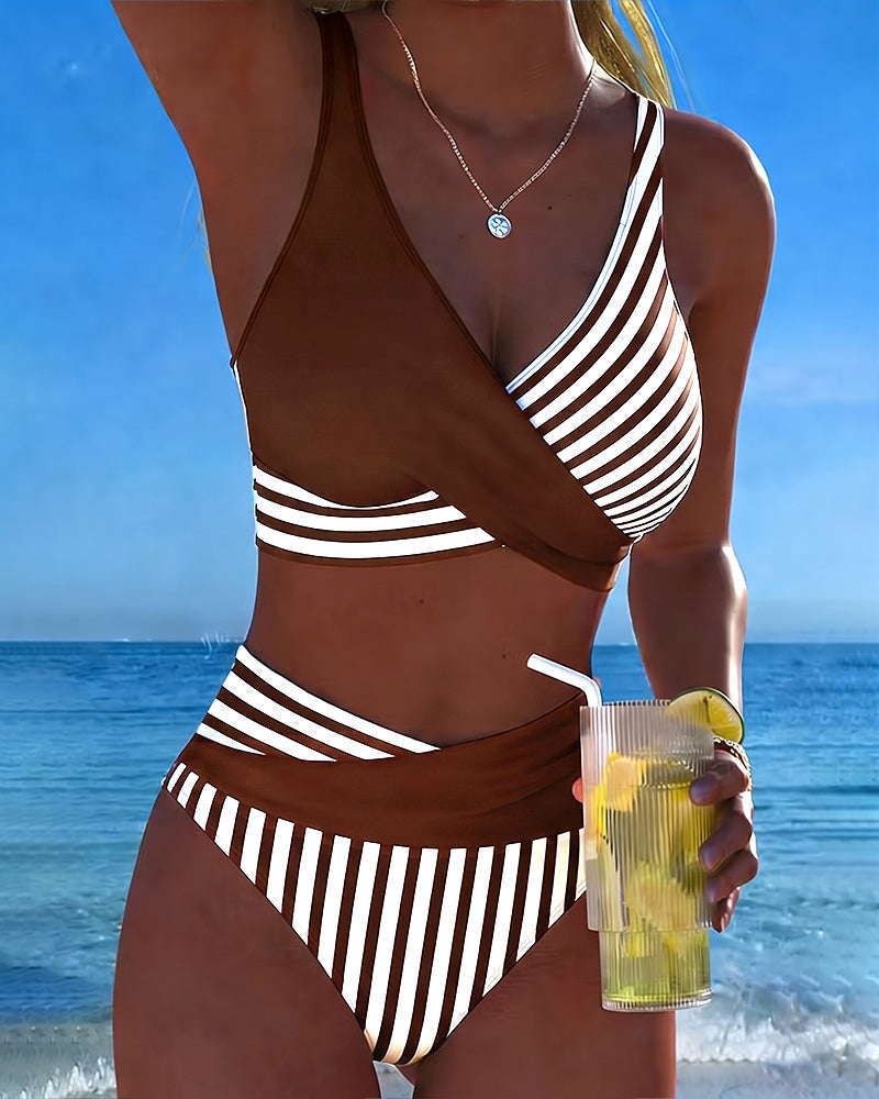 Giulia | Bikini mit V-Ausschnitt und gestreiftem Design
