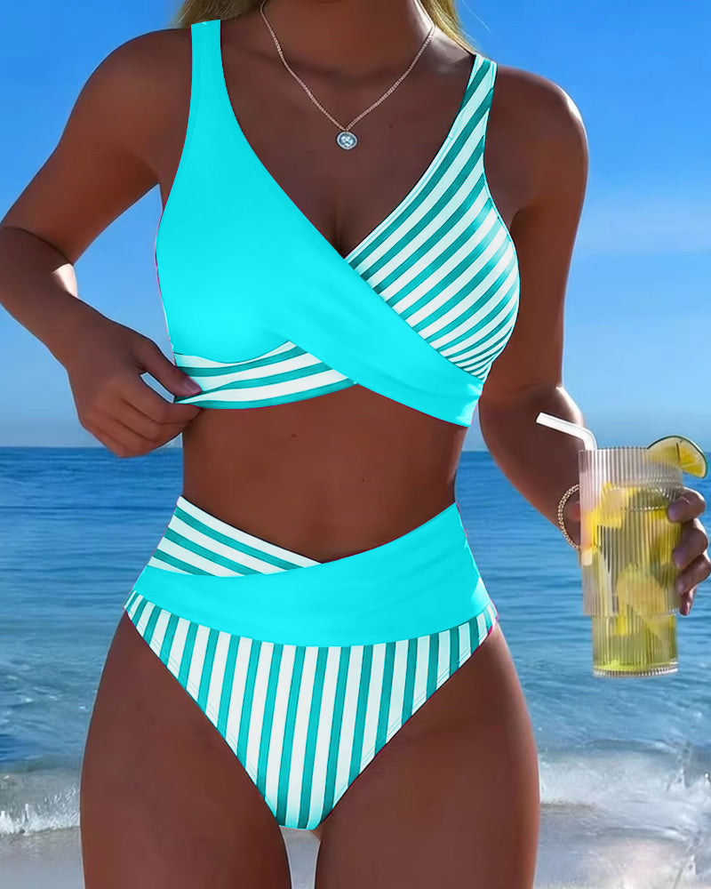 Giulia | Bikini mit V-Ausschnitt und gestreiftem Design