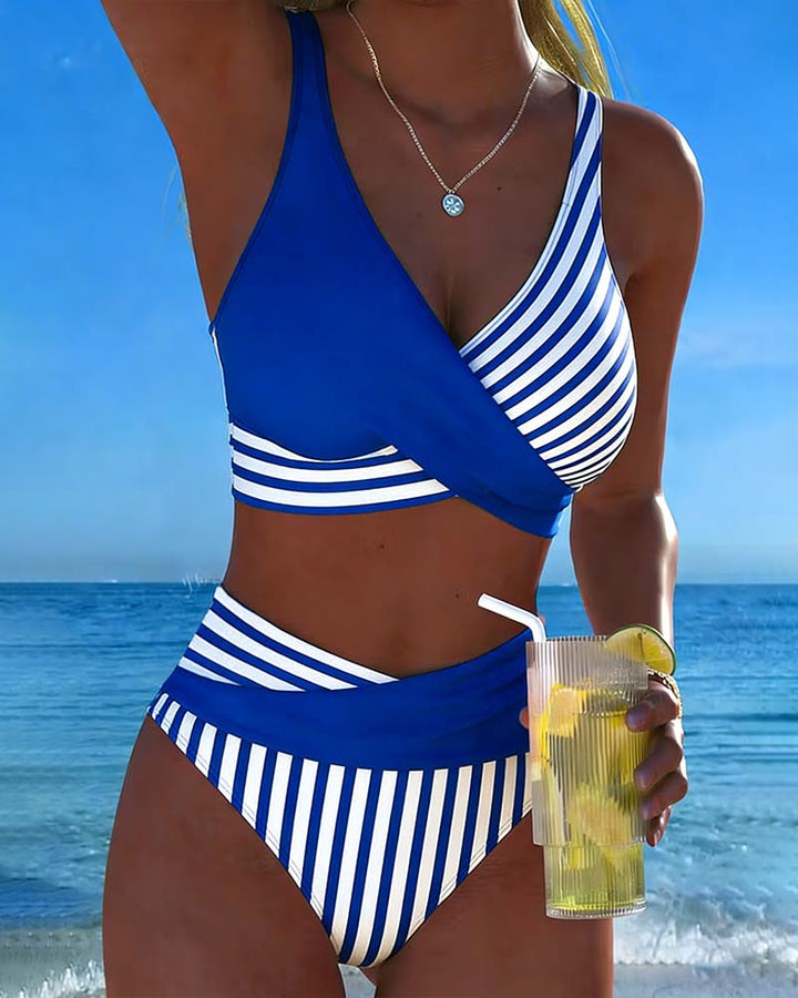 Giulia | Bikini mit V-Ausschnitt und gestreiftem Design