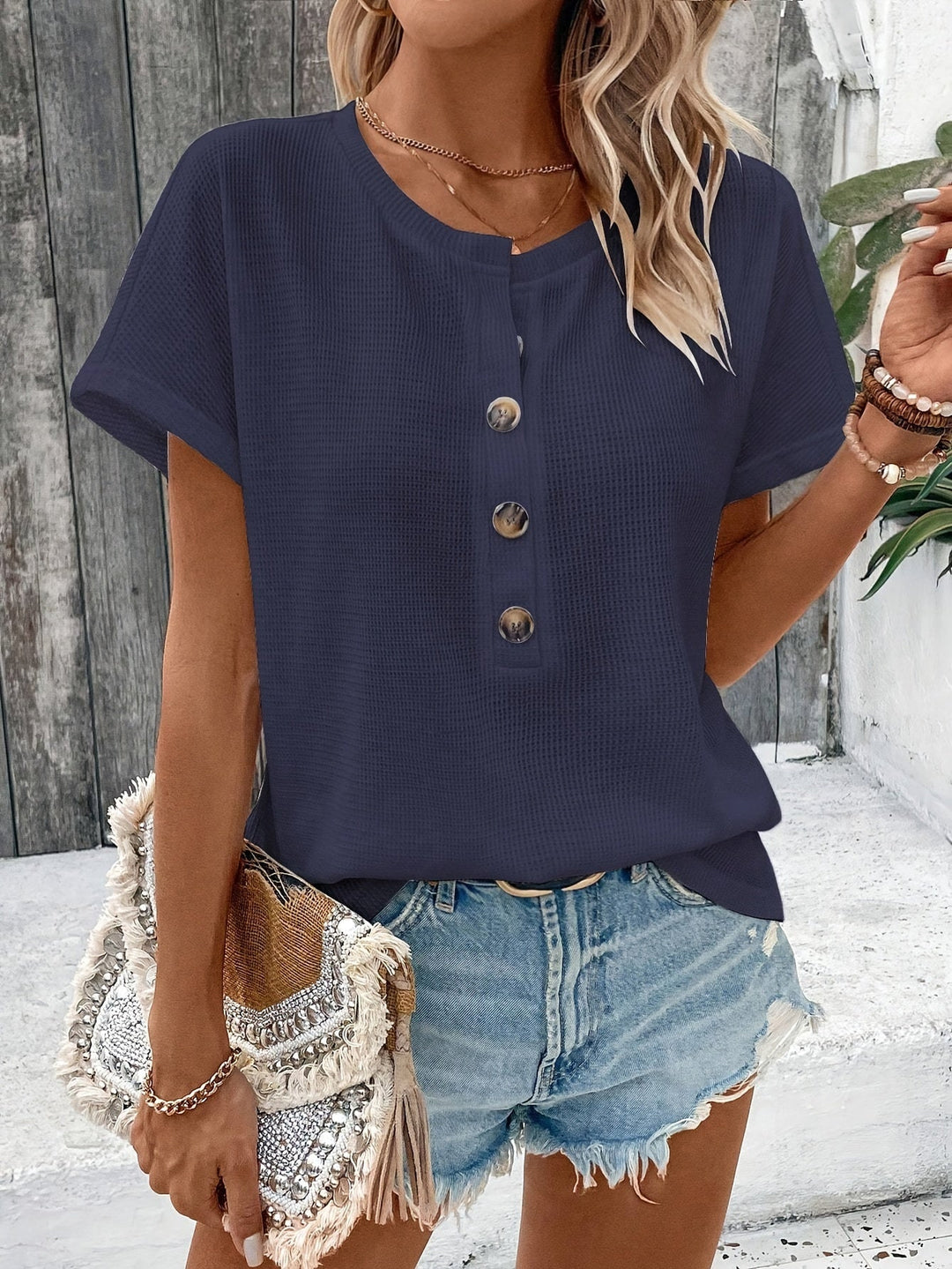 Freyja | Schickes Henley-Hals T-Shirt für Damen mit Rundhalsausschnitt