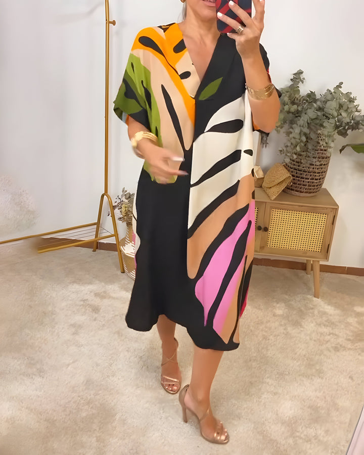 Rianna | Kleid für Damen mit abstraktem Druck, V-Ausschnitt und kurzen Ärmeln