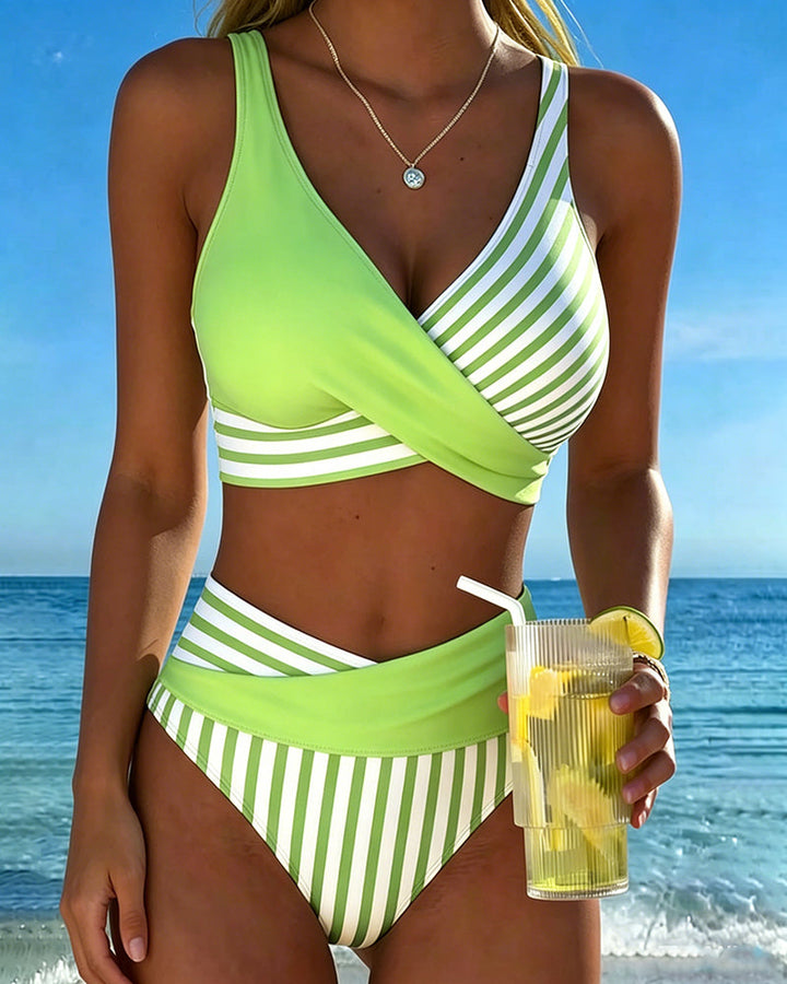 Giulia | Bikini mit V-Ausschnitt und gestreiftem Design
