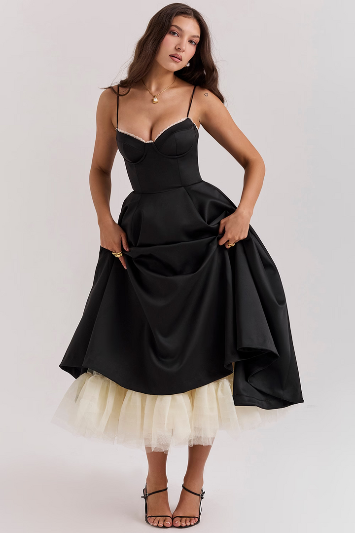 Noemi | Elegantes Schlankheitskleid für Damen mit Spaghettiträgern und Herzmuster