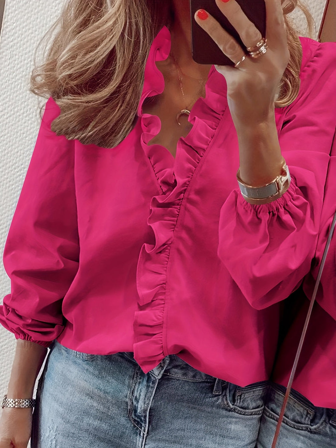 Aria | V-Ausschnitt-Shirt für Damen mit Rüschenbesatz und langen Ärmeln