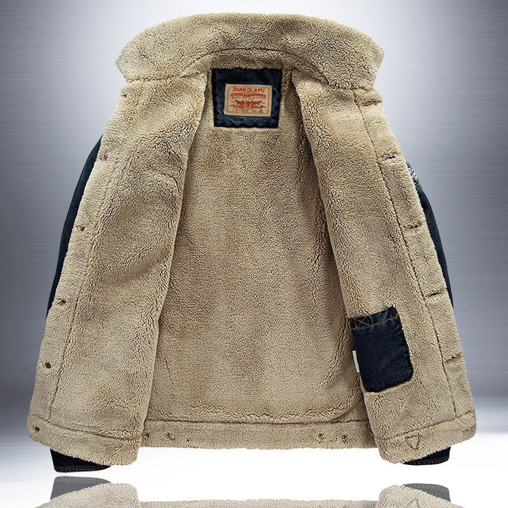 Herrenjacke mit Seitentaschen und Knöpfen