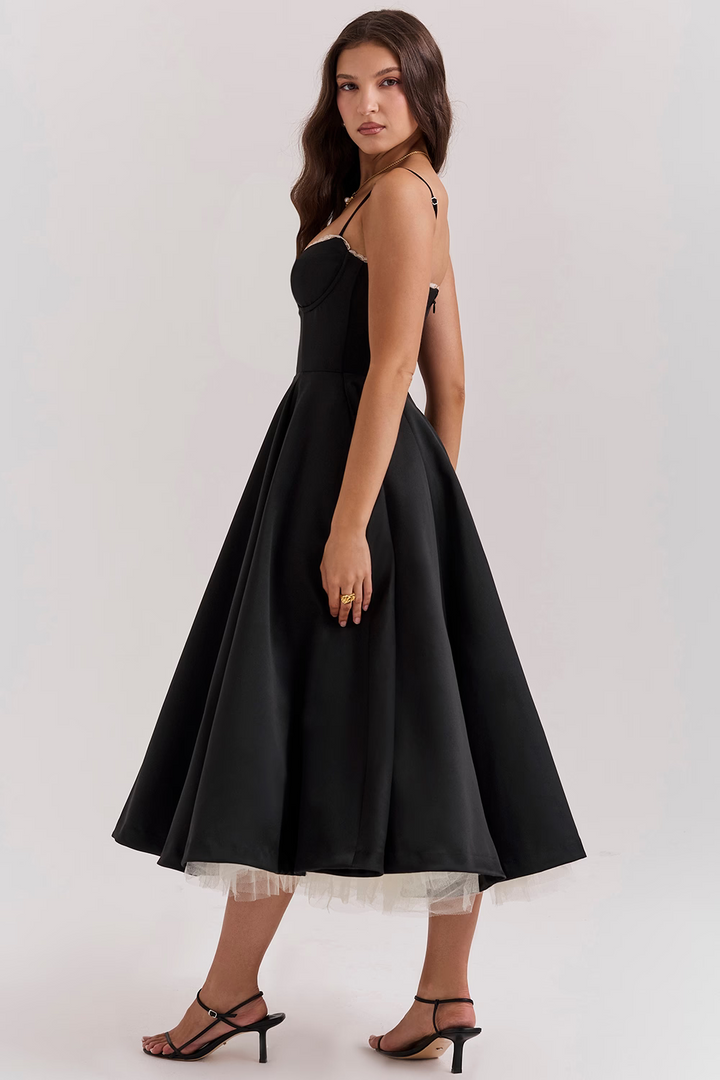 Noemi | Elegantes Schlankheitskleid für Damen mit Spaghettiträgern und Herzmuster