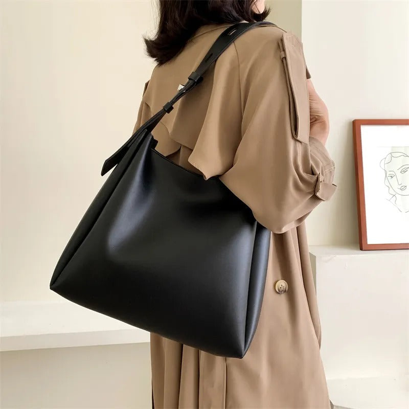 Asløg | Minimalistische Schultertasche im modernen Schnitt für Damen