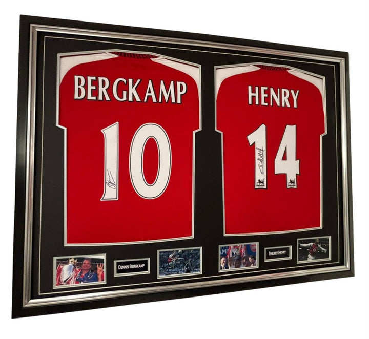Maillots signés par Thierry Henry et Dennis Bergkamp