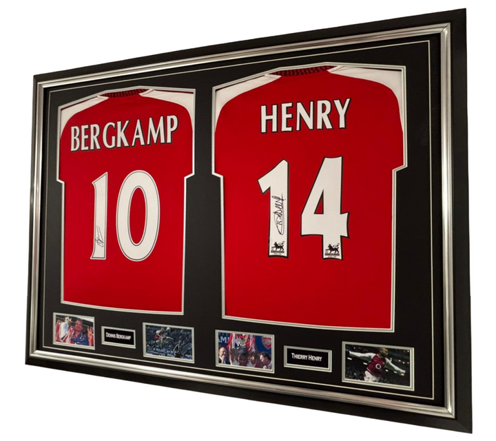 Maillots signés par Thierry Henry et Dennis Bergkamp