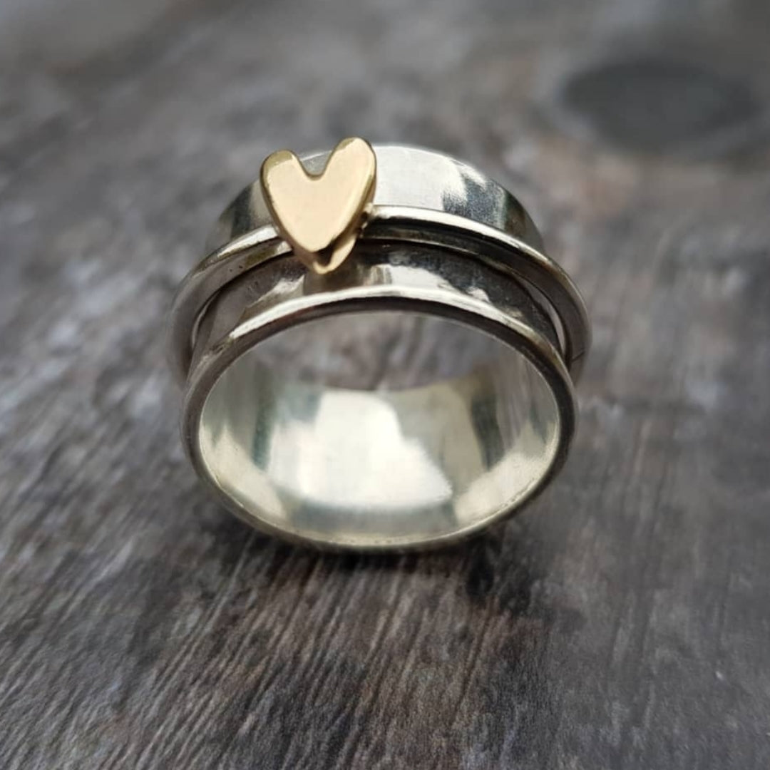 Mireia | Silberring für Damen mit goldenem Herzen