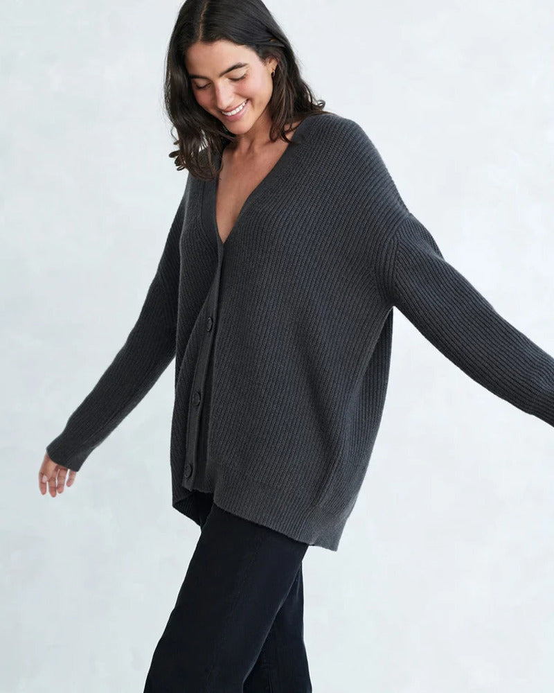 Marian | Gemütlicher Cardigan für Damen mit V-Ausschnitt und langen Ärmeln