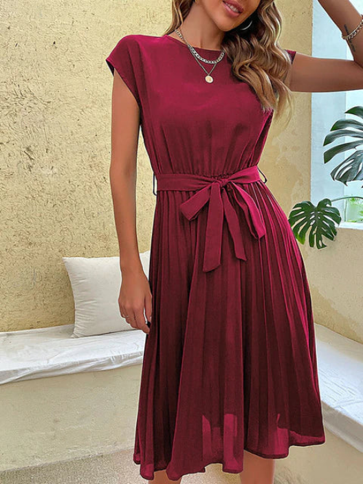 Claire | Lässiges Plisseekleid für Damen mit Rundhalsausschnitt und kurzen Ärmeln