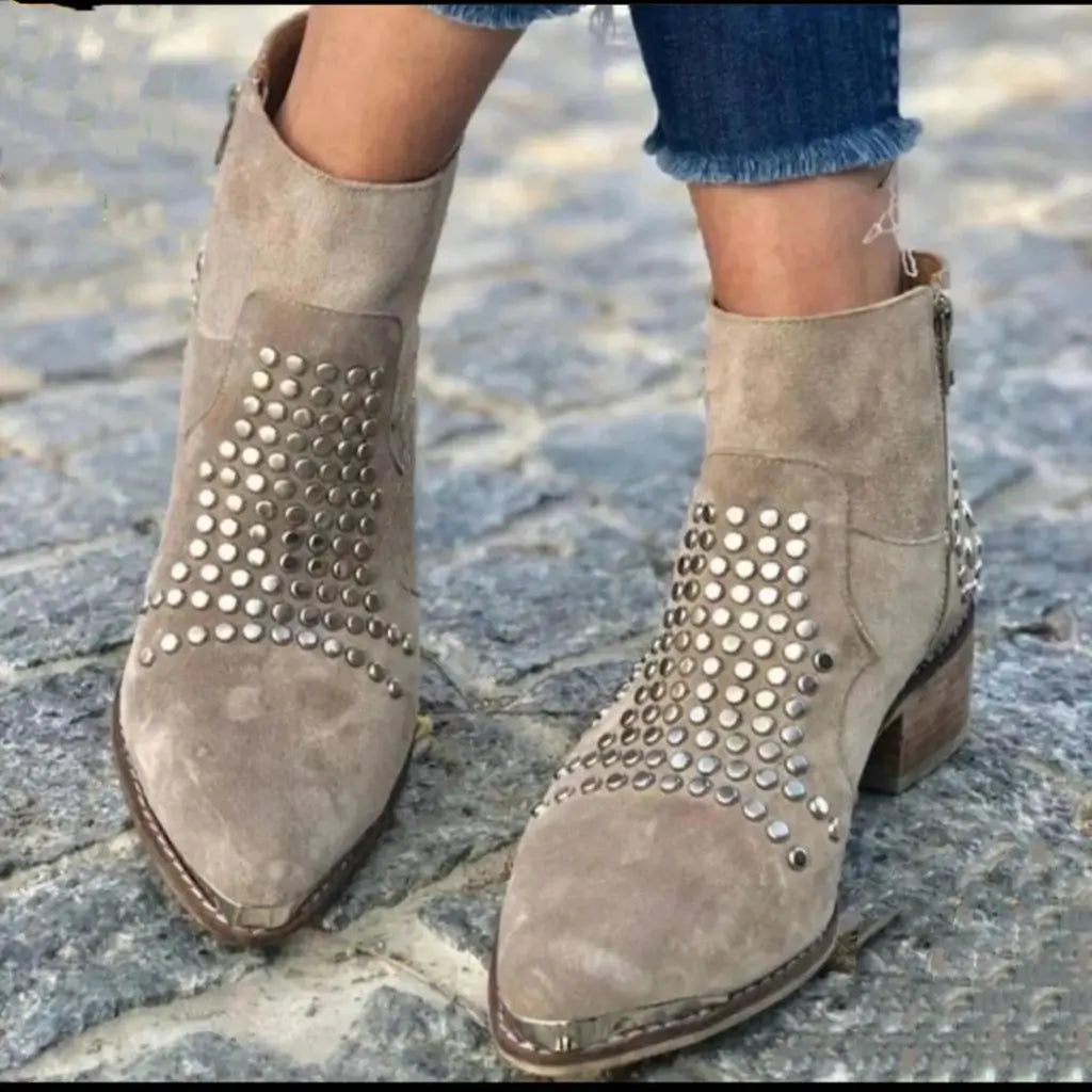 Ankle Boots für Damen mit Nieten und niedrigem Absatz