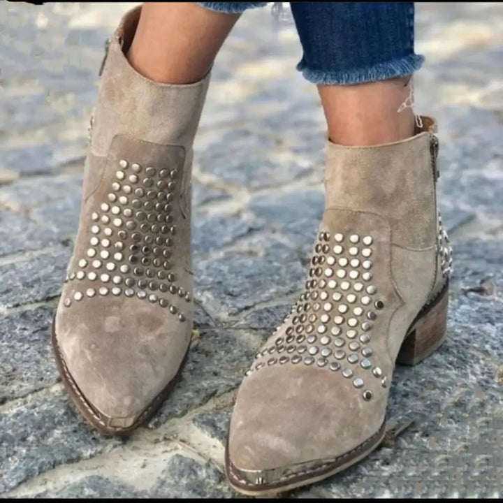 Ankle Boots für Damen mit Nieten und niedrigem Absatz