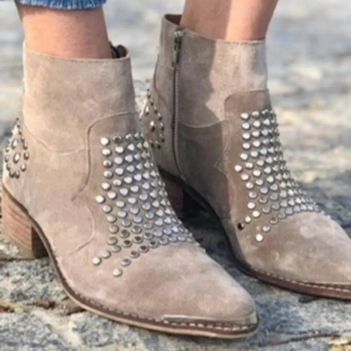 Ankle Boots für Damen mit Nieten und niedrigem Absatz