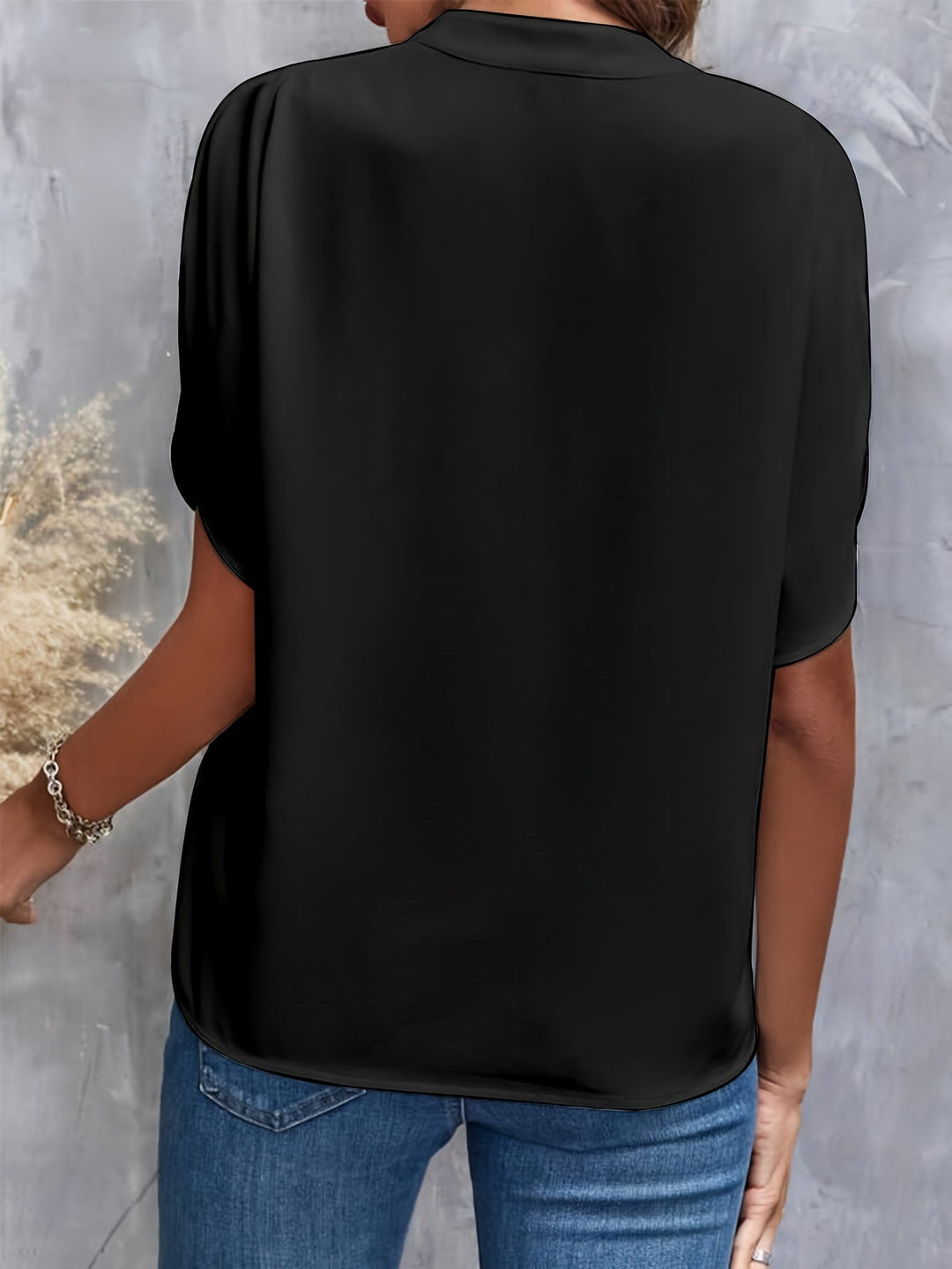 Ava | Schicke Bluse für Damen mit V-Ausschnitt und kurzen Ärmeln